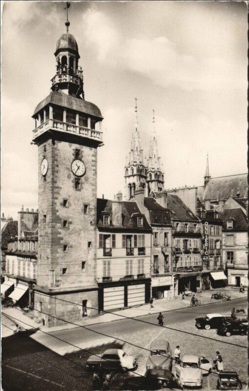 Carte postale ancienne Moulins Jacquemart et la rue de l'Horloge à Moulins