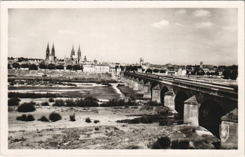 Carte postale ancienne Moulins Pont Regemortes et vue generale à Moulins