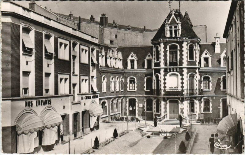Carte postale ancienne Montlucon Hotel de la Romagere