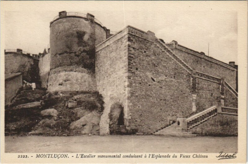 Carte postale ancienne Montlucon Escalier Monumental