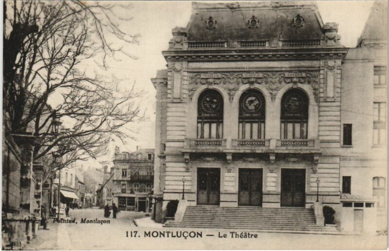 Carte postale ancienne Montlucon Le Theatre