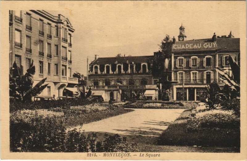 Carte postale ancienne Montlucon Le Square
