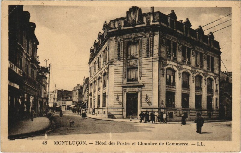Carte postale ancienne Montlucon Hotel des Postes et Chambre de Commerce