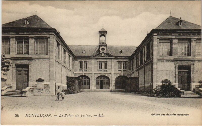 Carte postale ancienne Montlucon Le Palais de Justice