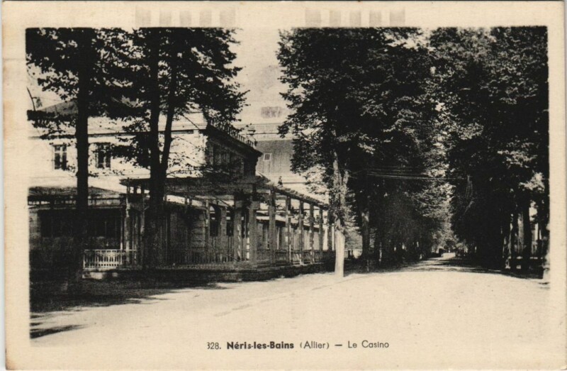 Carte postale ancienne Neris les Bains Le Casino