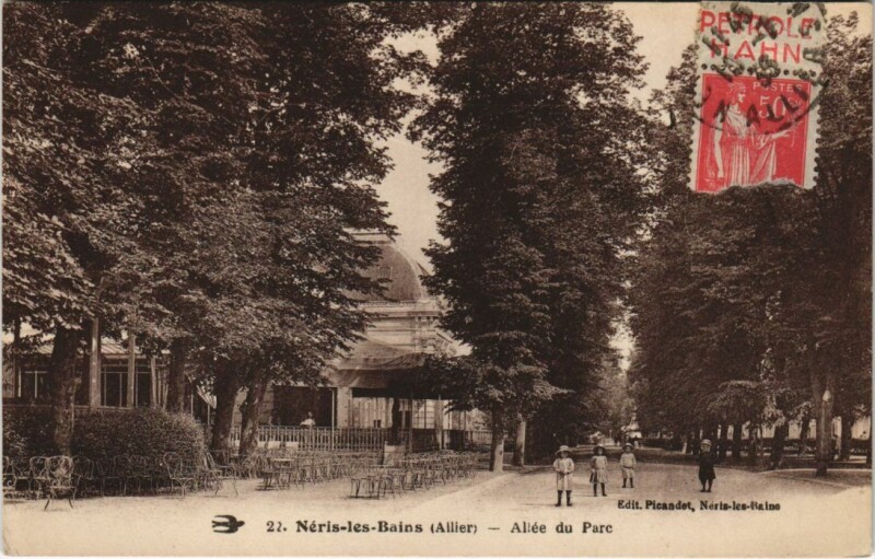 Carte postale ancienne Neris les Bains Allee du Parc