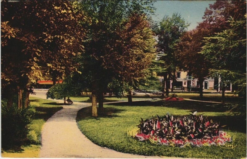 Carte postale ancienne Neris les Bains Coin de Parc du Casino