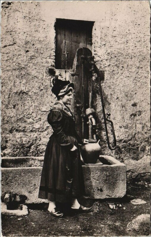 Carte postale ancienne Neris les Bains Bourbonnaise