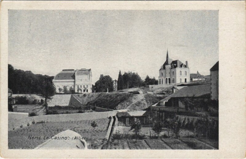 Carte postale ancienne Neris les Bains Le Casino