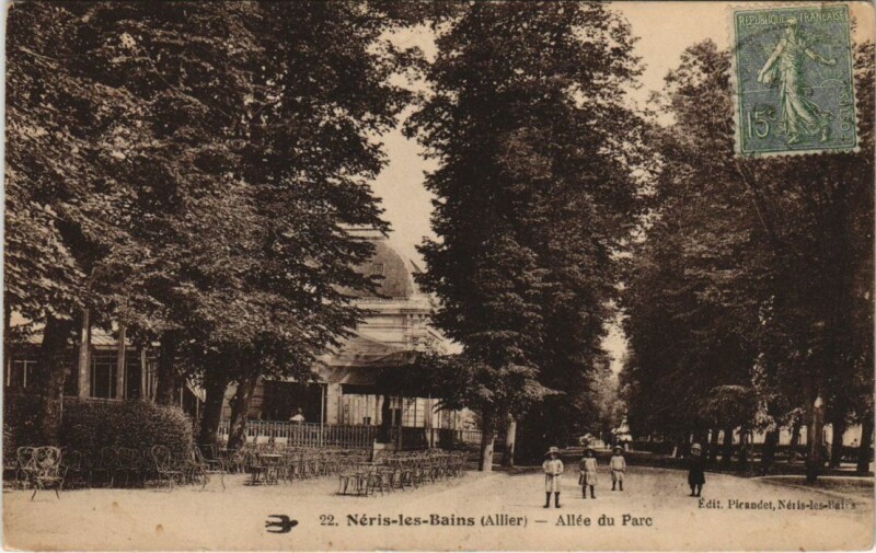 Carte postale ancienne Neris les Bains Allee du Parc