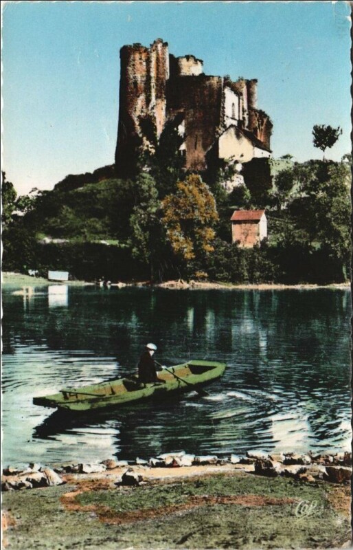 Carte postale ancienne Bourbon-l'Archambault Le Chateau à Bourbon-l'Archambault
