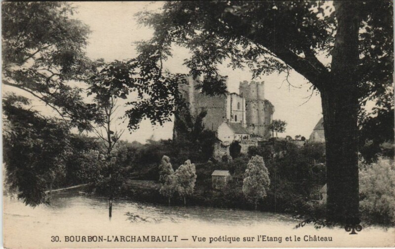 Carte postale ancienne Bourbon-l'Archambault vue poetique sut l'Etang et le Chateau à Bourbon-l'Archambault