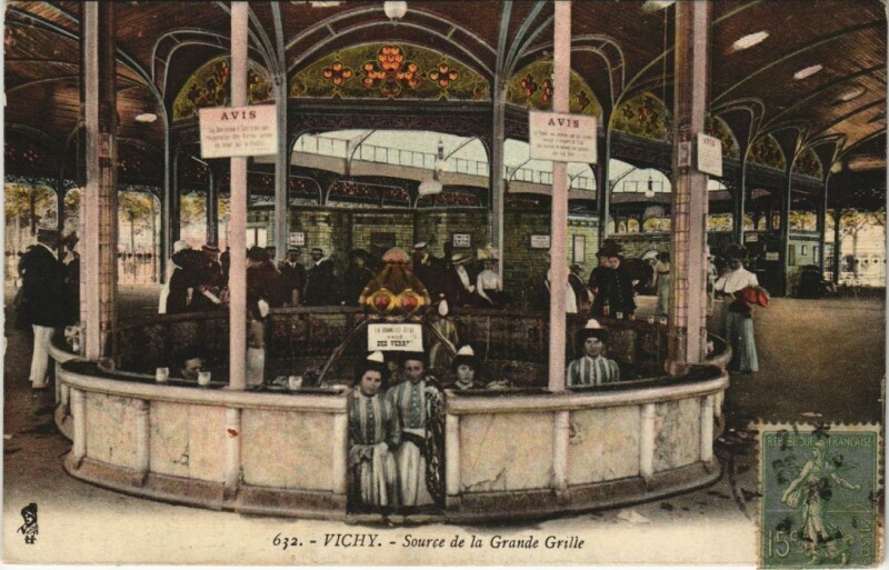 Carte postale ancienne Vichy Source de la Grande Grille à Vichy