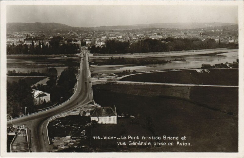 Carte postale ancienne Vichy Le Pont Aristide Briand et vue generale à Vichy