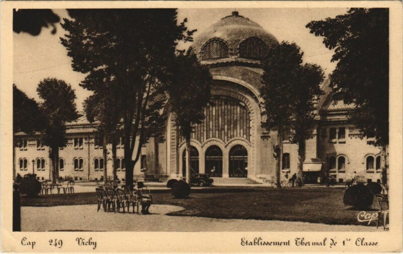 Carte postale ancienne Vichy Etablissement Thermal à Vichy