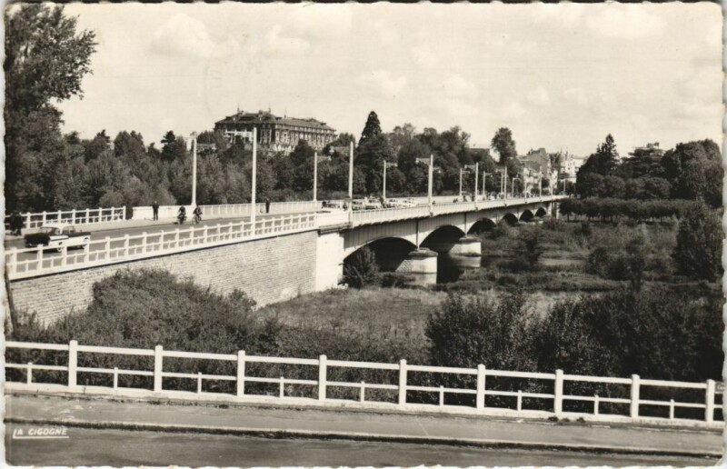 Carte postale ancienne Vichy Le Pont Aristide Briand à Vichy