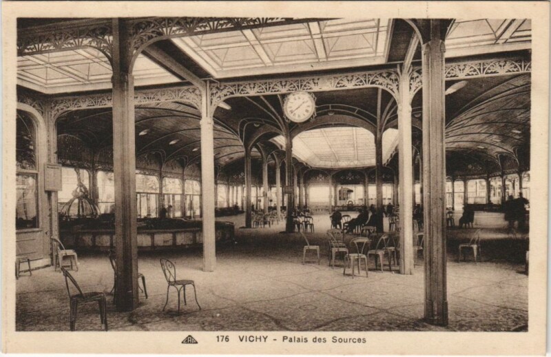 Carte postale ancienne Vichy Palais des Sources à Vichy