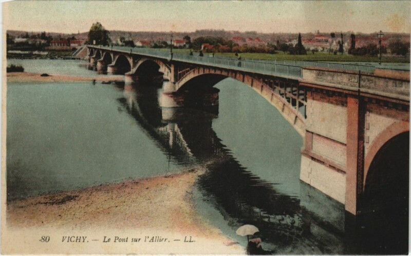 Carte postale ancienne Vichy Le Pont sur l'Allier à Vichy