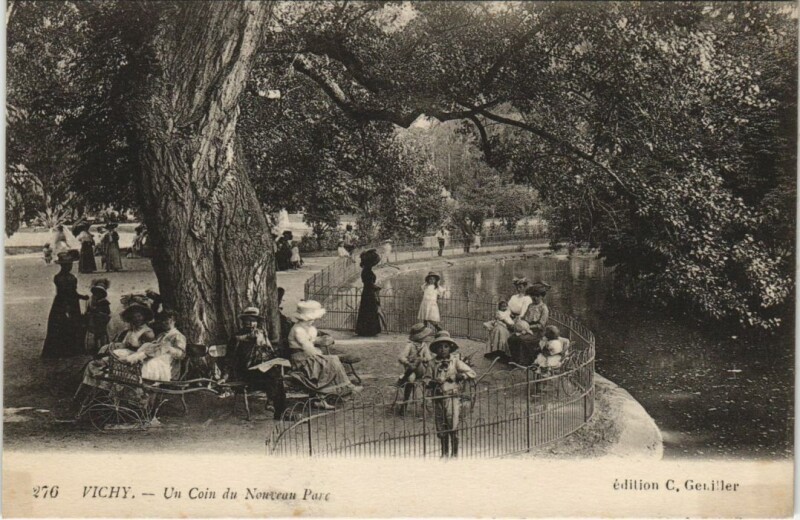 Carte postale ancienne Vichy Un Coin du Nouveau Parc à Vichy