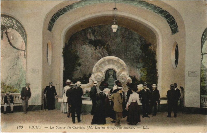 Carte postale ancienne Vichy La source des Celestins à Vichy