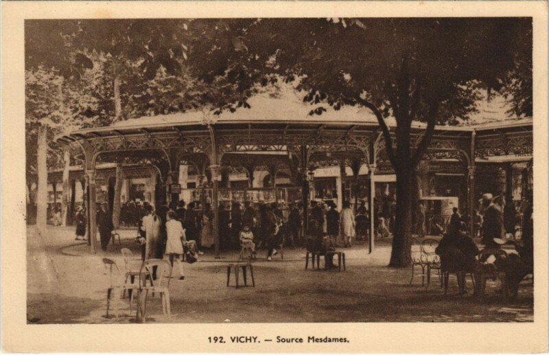 Carte postale ancienne Vichy Source Mesdames à Vichy
