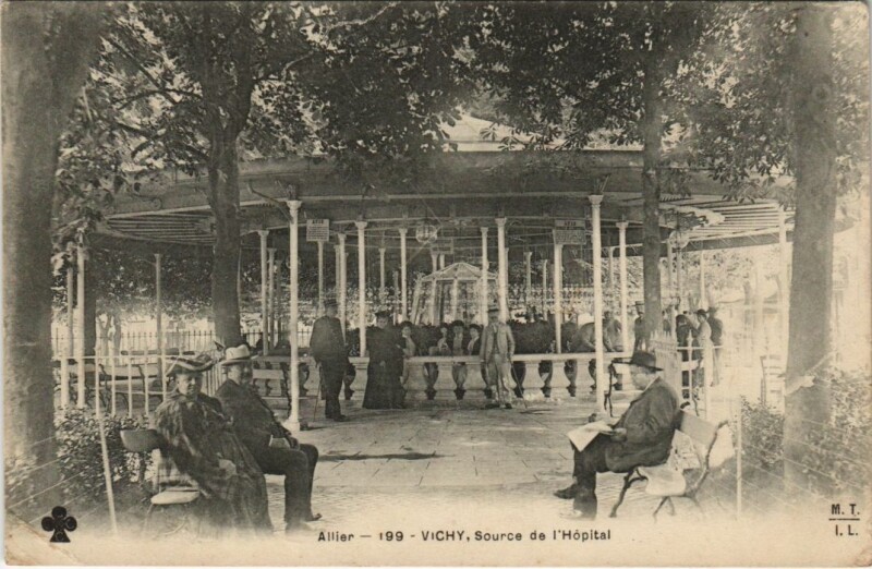 Carte postale ancienne Vichy Source de l'HOpital à Vichy
