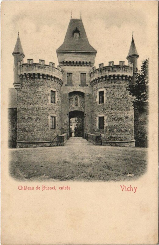 Carte postale ancienne Vichy Chateau de Busset, entree à Busset