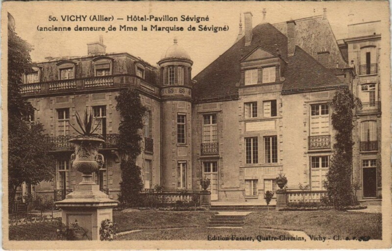 Carte postale ancienne Vichy Hotel Pavillon Sevigne à Vichy