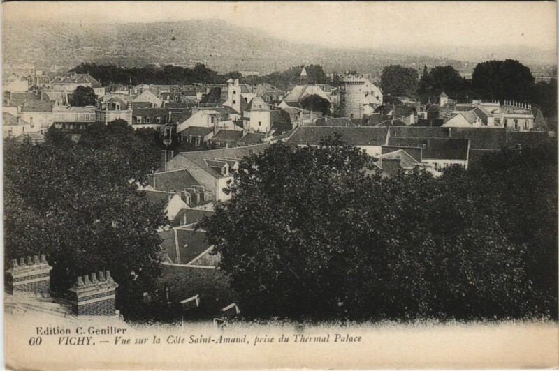 Carte postale ancienne Vichy vue sur la Cote Saint-Amand à Vichy