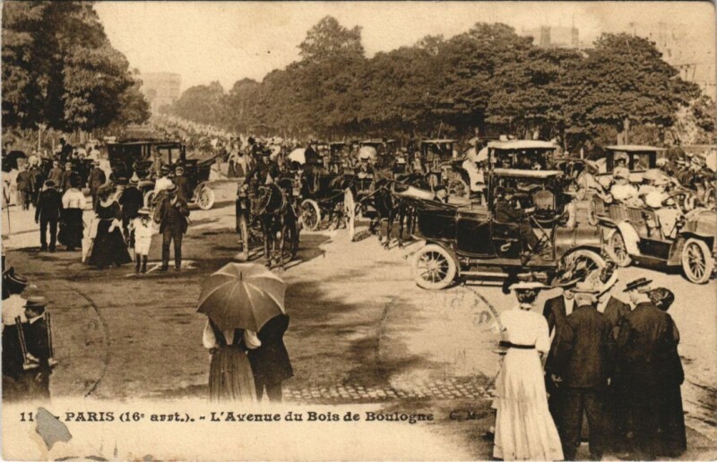 Carte postale ancienne L'Avenue du Bois de Boulogne à Paris 16e