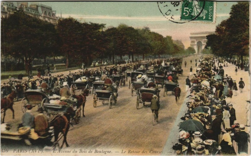 Carte postale ancienne L'Avenue du Bois de Boulogne - Retour des Courses à Paris 16e