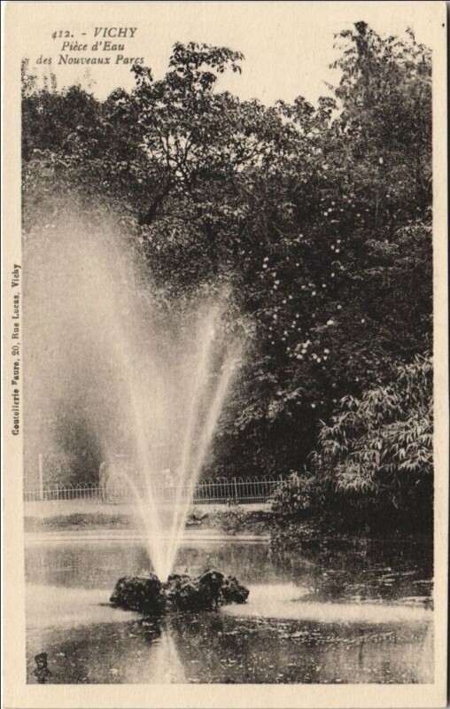 Carte postale ancienne Vichy Piece d'Eau des Nouveaux Parcs à Vichy