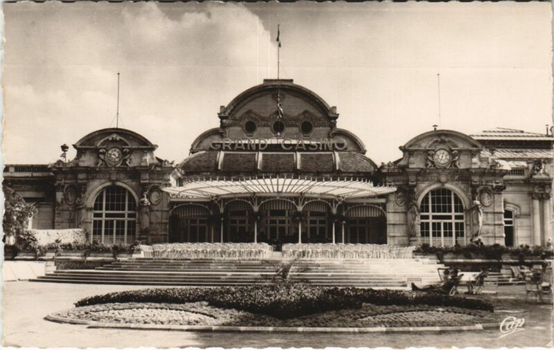 Carte postale ancienne Vichy Le Casino à Vichy