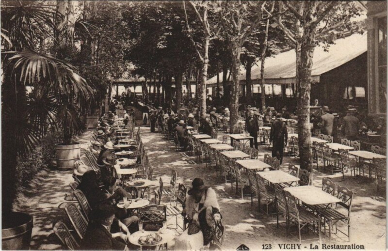 Carte postale ancienne Vichy La Restauration à Vichy