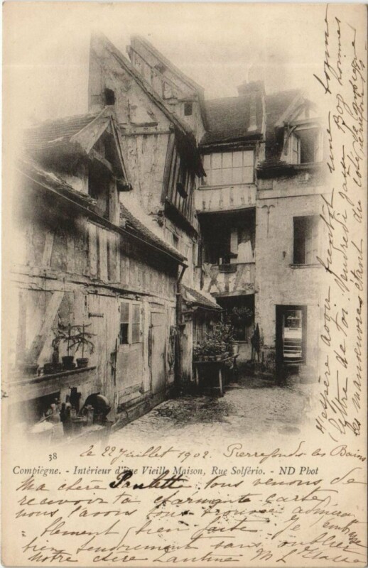 Carte postale ancienne Compiegne Interieur d'une Vieille Maison - Rue Solferio