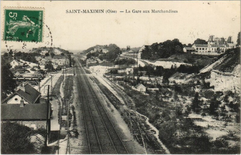 Carte postale ancienne Saint-Maximin La Gare aux Marchandises à Saint-Maximin