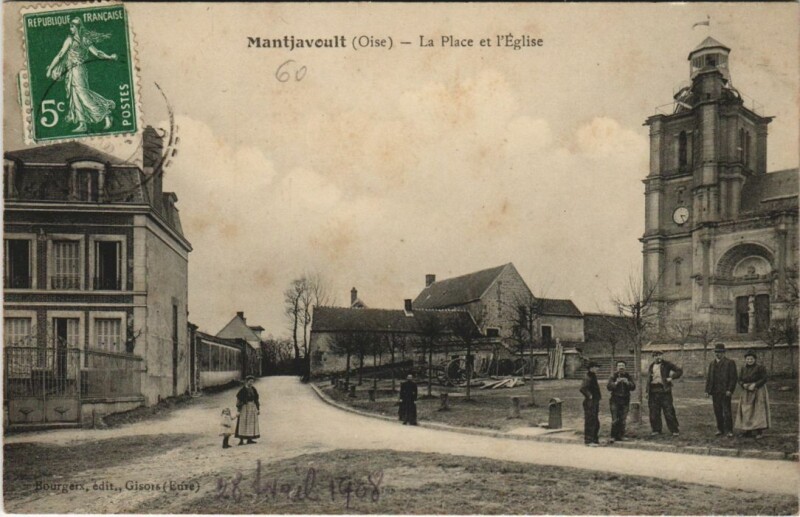Carte postale ancienne Mantjavoult La Place et l'Eglise