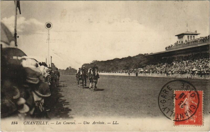 Carte postale ancienne Chantilly Les Courses - Une Arrivee à Antilly