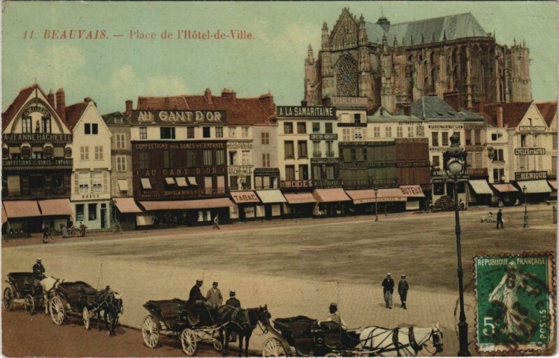 Carte postale ancienne Beauvais Place de l'Hotel de Ville à Beauvais