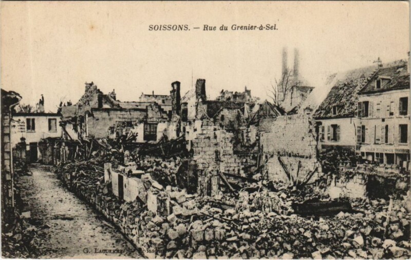 Carte postale ancienne Soissons Rue du Grenier-a-Sel - Ruines