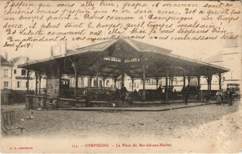 Carte postale ancienne Compiegne La Place du Marche-aux-Herbes