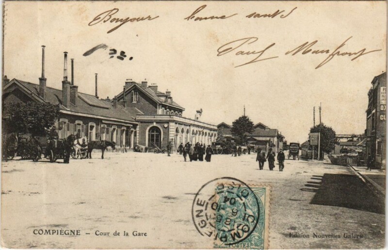 Carte postale ancienne Compiegne Cour de la Gare