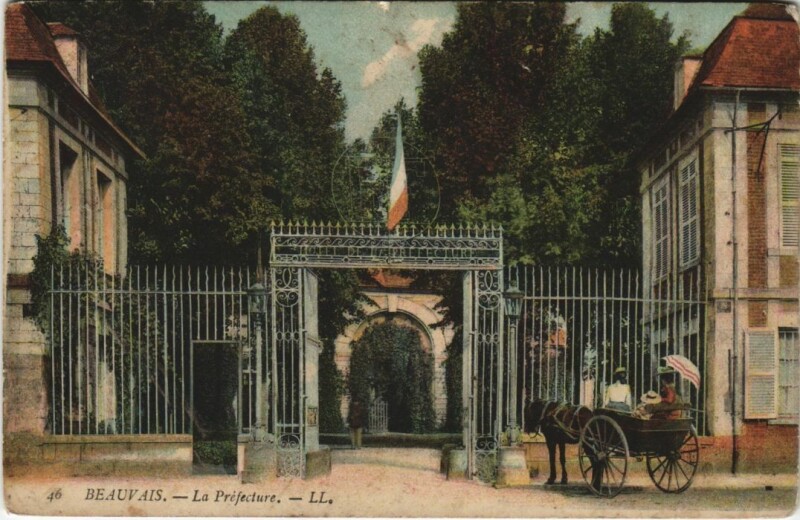 Carte postale ancienne Beauvais La Prefecture à Beauvais