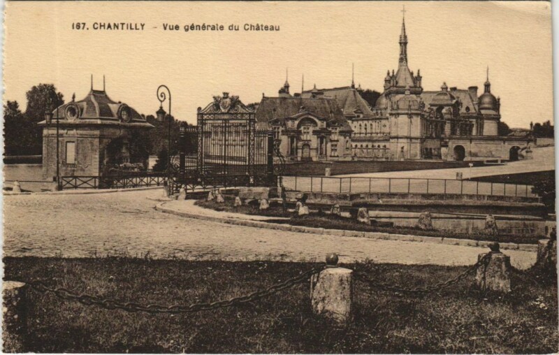 Carte postale ancienne Chantilly Vue Generale du Chateau à Antilly