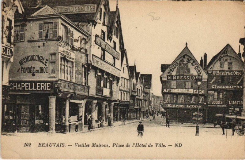 Carte postale ancienne Beauvais Vieilles Maisons - Place de l'Hotel de Ville à Beauvais