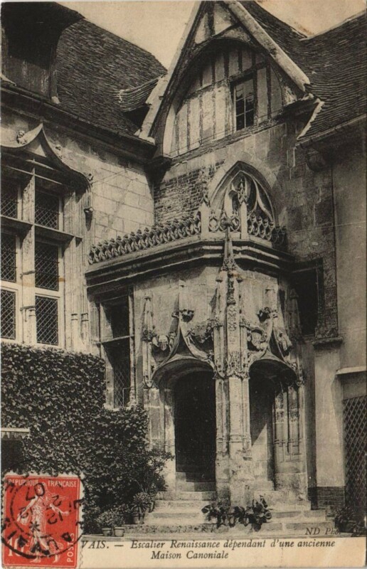 Carte postale ancienne Beauvais Ancienne Maison Canoniale - Escalier Renaissance à Beauvais