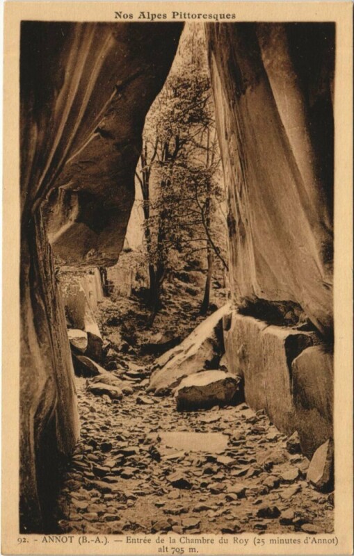 Carte postale ancienne Annot Entree de la Chambre du Roy à Annot