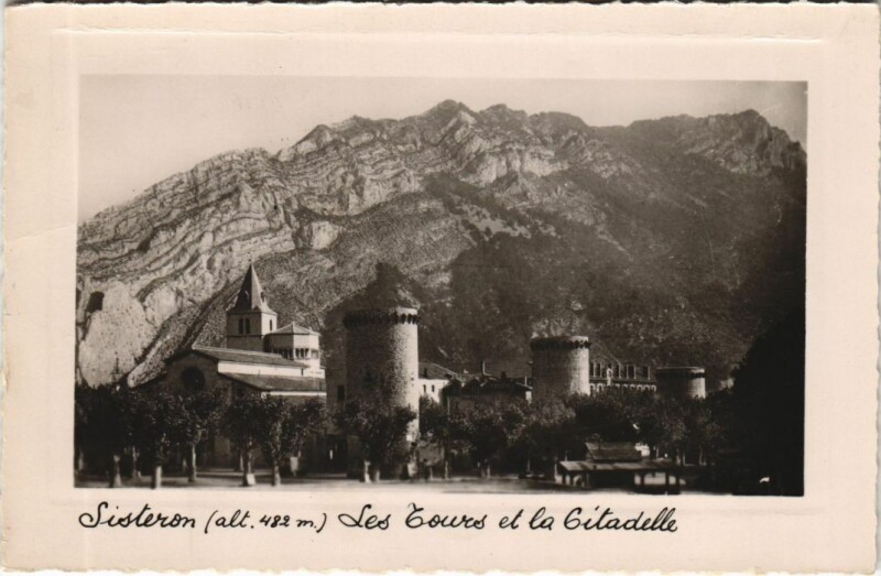 Carte postale ancienne Saint-Paul Les Tours et la Citadelle