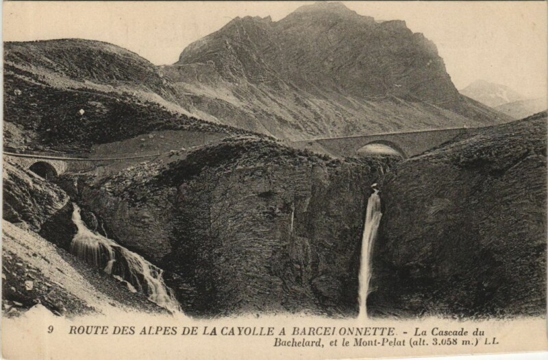 Carte postale ancienne La Cascade du Bachelard et le Mont-Pelat