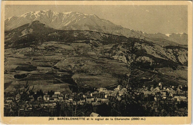 Carte postale ancienne Barcelonnette et le Signal de la Chalanche à Barcelonnette